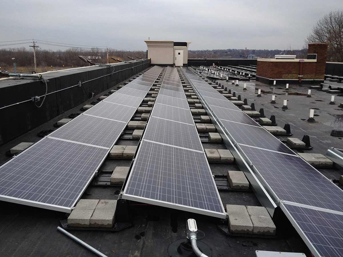 flat roof with solar panels - Can solar panels work on a flat roof