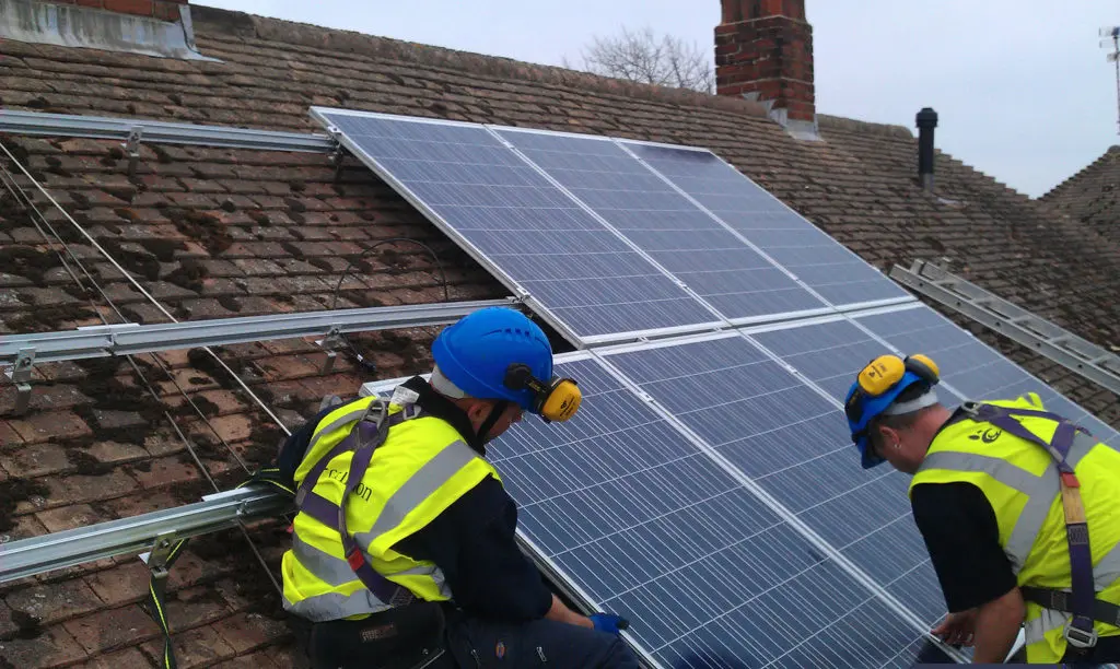 how many solar panels to power a house uk - Can you run a house on solar power alone UK