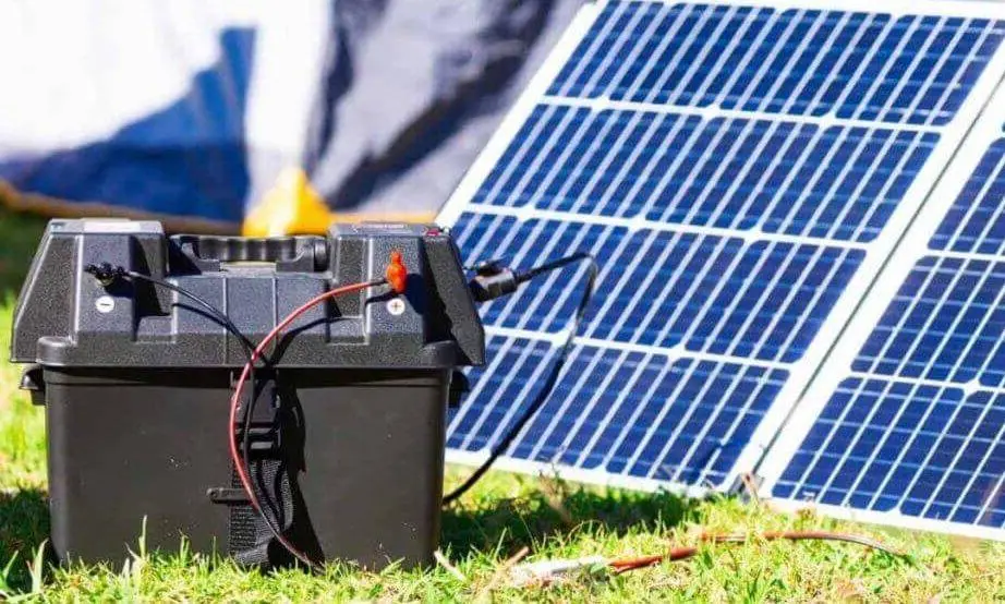 como saber la carga que da una placa solar - Cómo se mide la carga de una batería solar