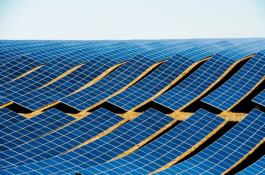 abundancia y renovabilidad energia solar - Cuál es la abundancia de la energía solar