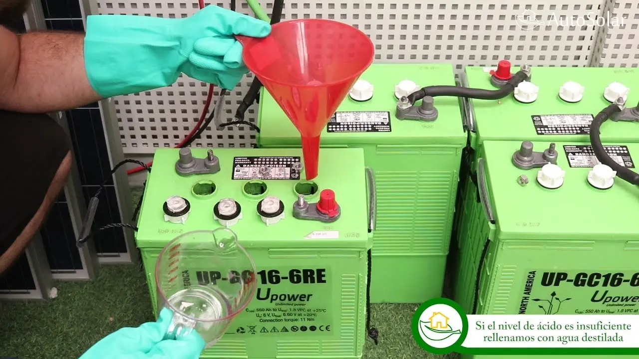 liquido baterias placa solar - Cuándo echar agua destilada a la batería