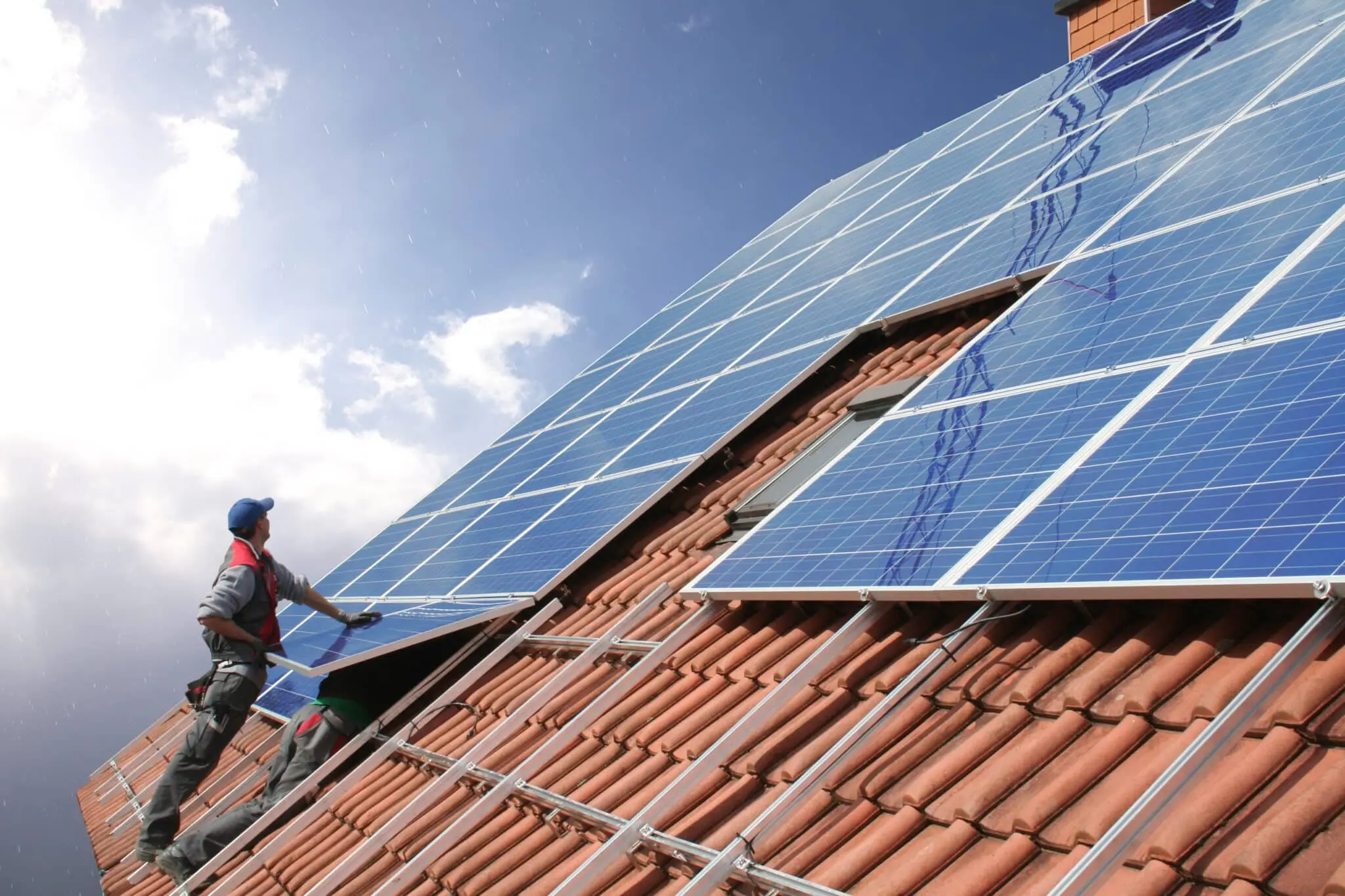 sahara desert solar panels - How hot do solar panels get in the desert