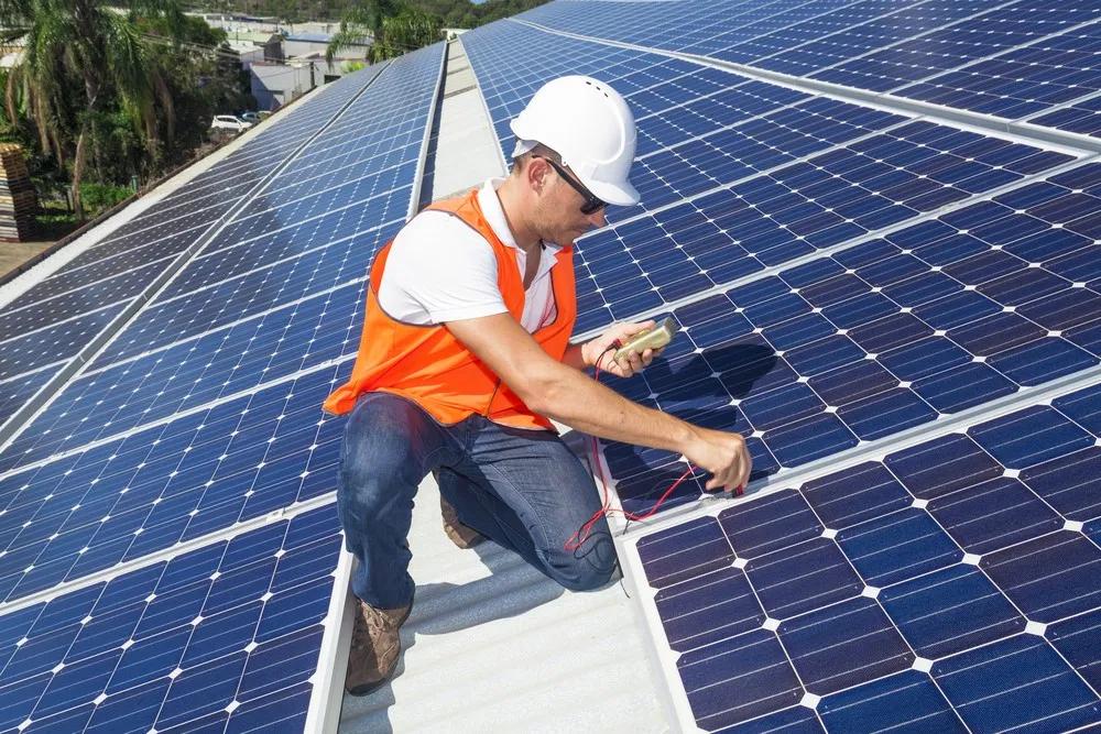career in solar panel installation - How much does a solar contractor make