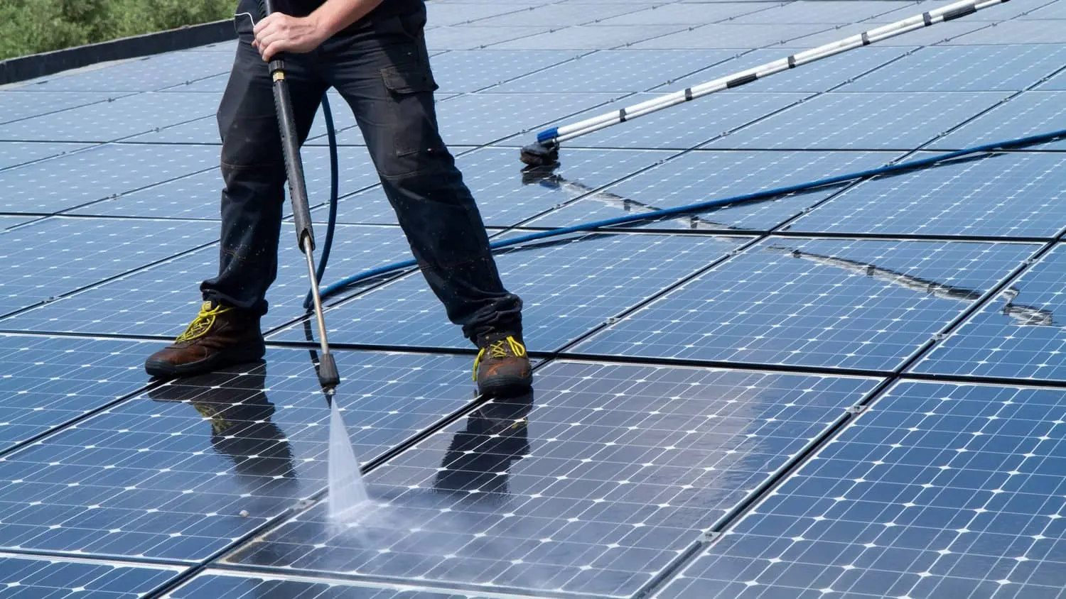 Maximiza el retorno de inversión de tu sistema a través de la limpieza de paneles solares en Adelaide - How much does it cost to clean solar panels in Adelaide adelaide solar panel cleaning - How much does it cost to clean solar panels in Adelaide