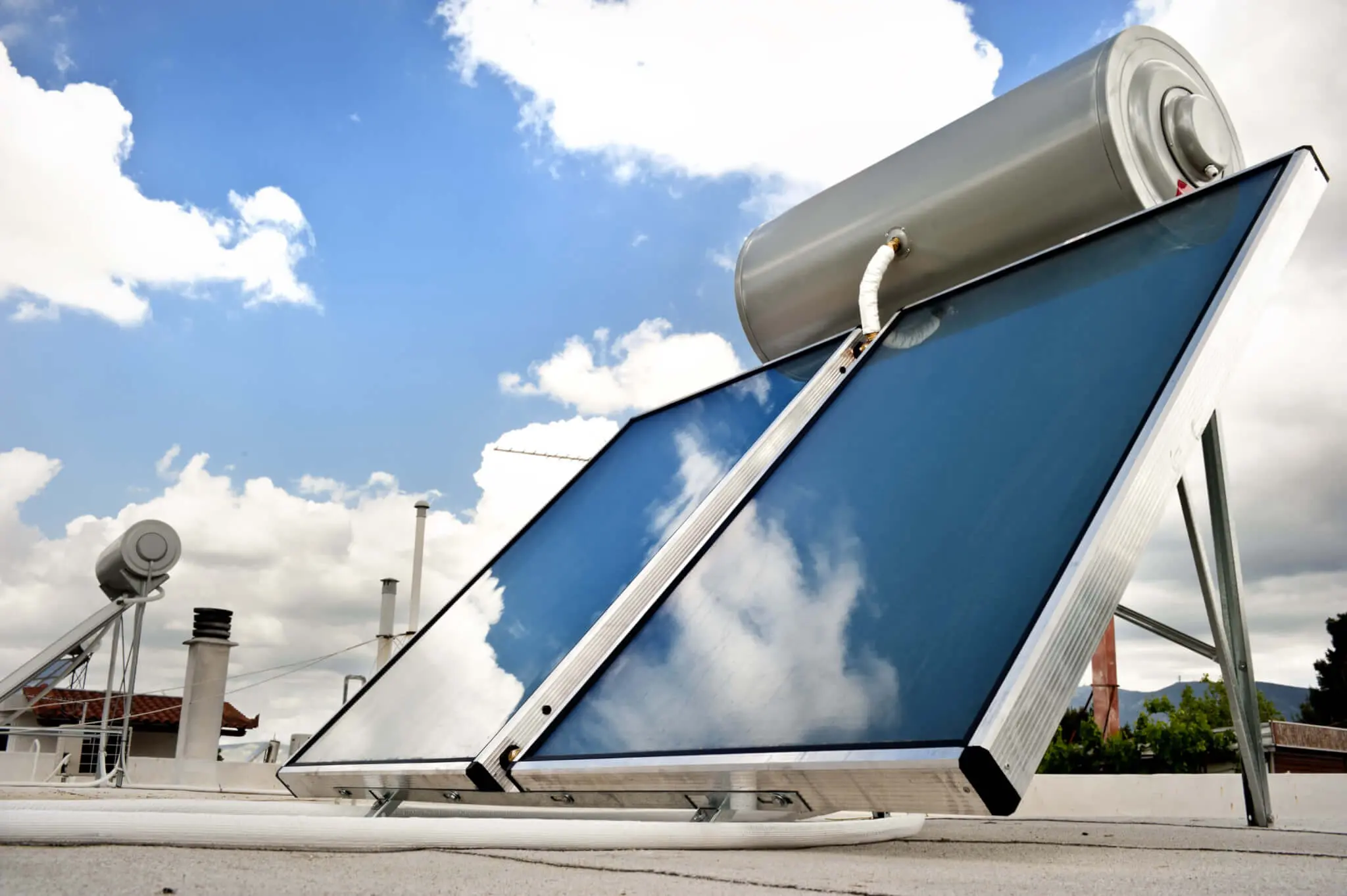 calentador conectado a placa solar es rentable - Que conviene más un calentador solar o uno de gas