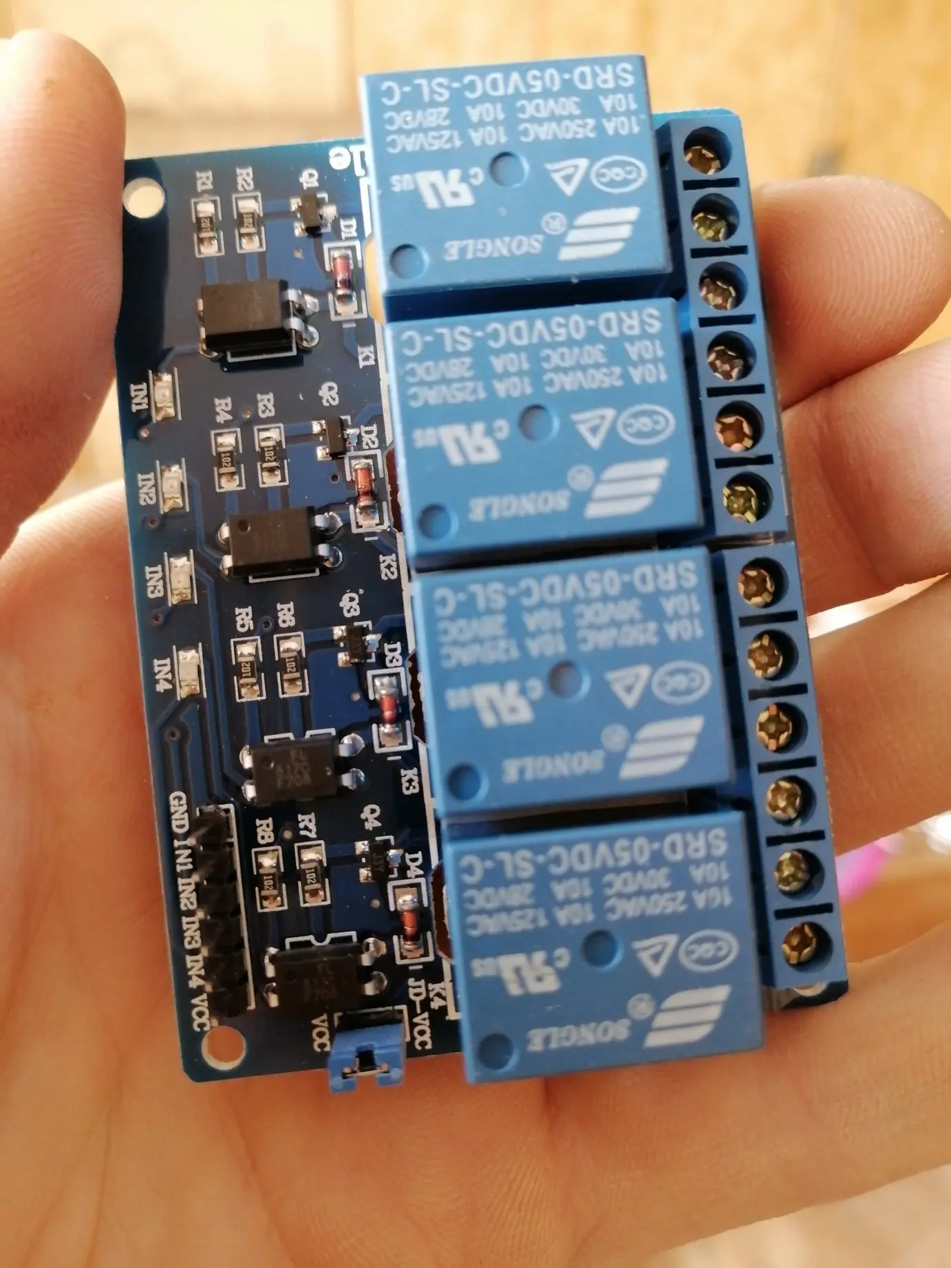 placa arduino se reinicia sola - Qué hace el botón Reset en Arduino