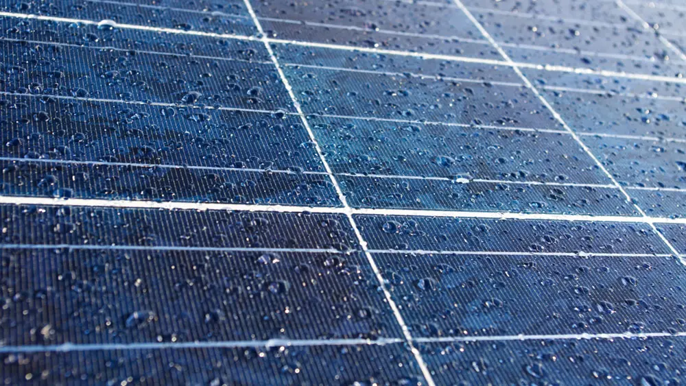 energia solar funciona na chuva - Qué les pasa a los paneles solares cuando llueve