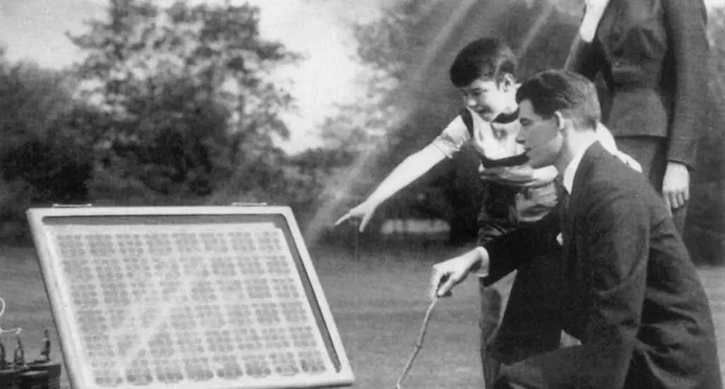 invencion de la placa solar - Quién creó el primer cargador solar
