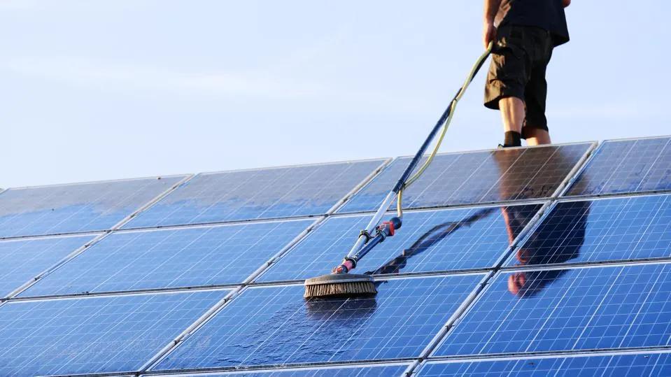 roof solar panel cleaning - What is the best cleaning solution for solar panels