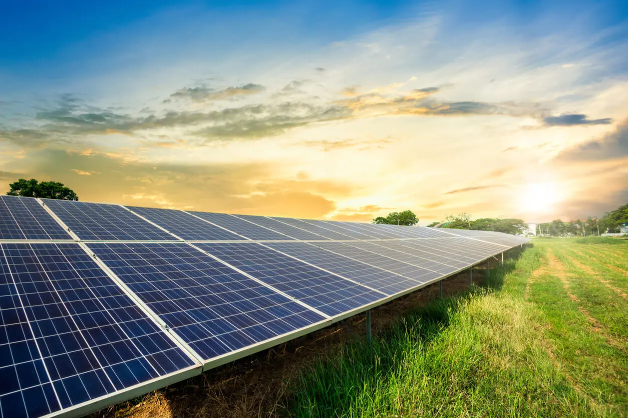 solar panel farm cost - What is the lifespan of a solar farm