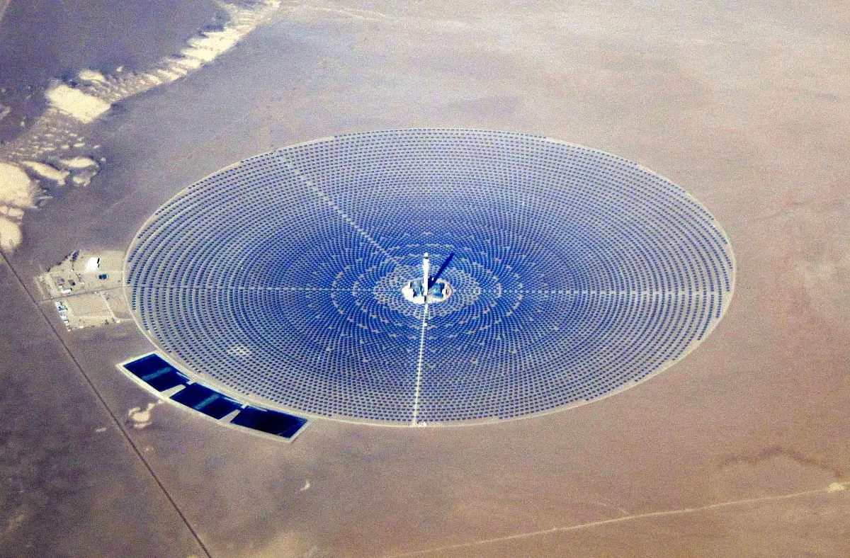 concentrating solar panels - What is the most common method of concentrating solar energy